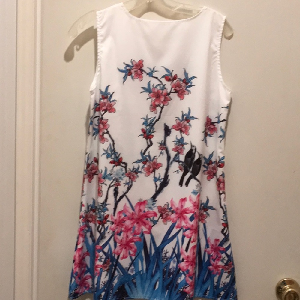 SUN DRESS W/THIS LIGHT FABRIC FLOWERS+BIRDS LOVE!! - Picture 2 of 2